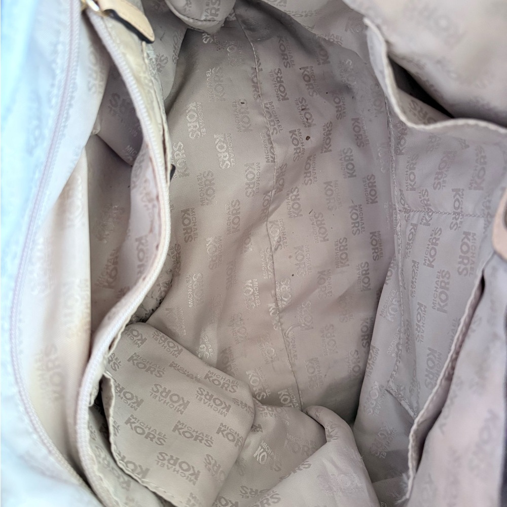 Michael Kors Signature Lilly Shoulder Tote with Wallet - Picture 4 of 6